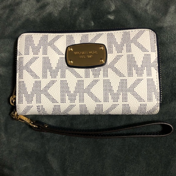 Michael Kors Handbags - Michael Kors Wallet
